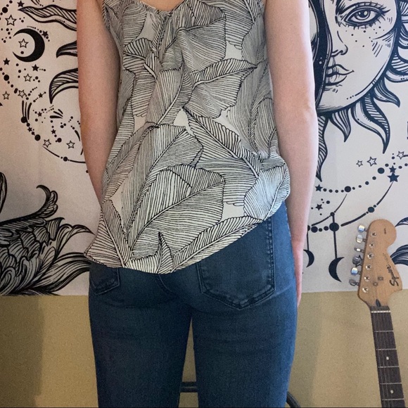 Gap legging jeans. Soft, stretchy fabric. - Picture 2 of 2